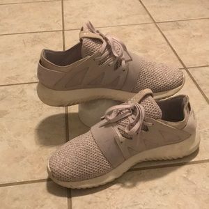 Size 7.5 Adidas tennis shoes